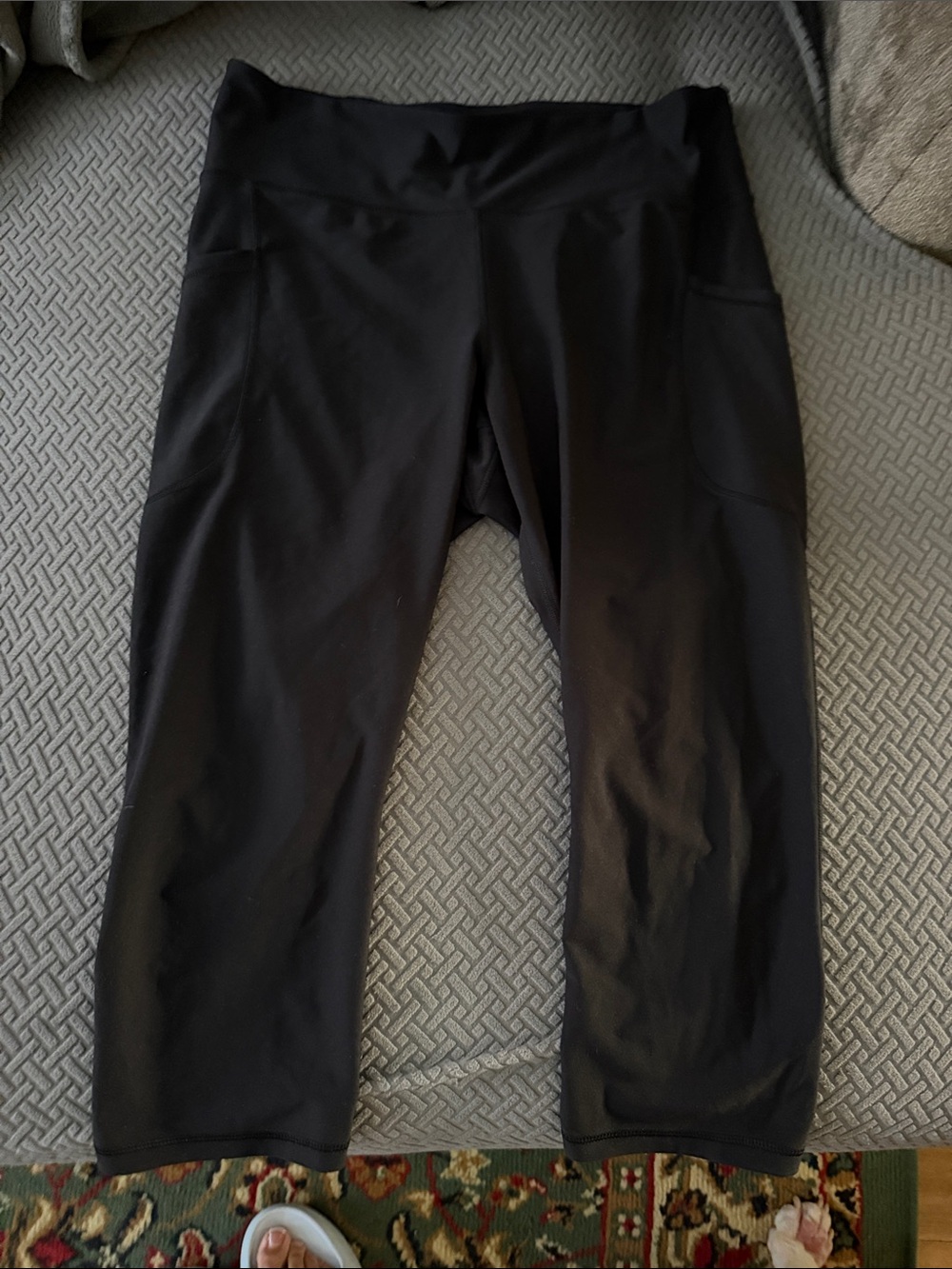 Old Navy Black Capri Leggings with Side Pockets
